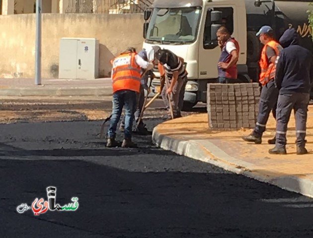 فيديو : تعبيد واتمام عماير ابو سعده بحضور رئيس البلدية المحامي عادل بدير .. والاهالي هذا سفيون دار ابو سعدة 